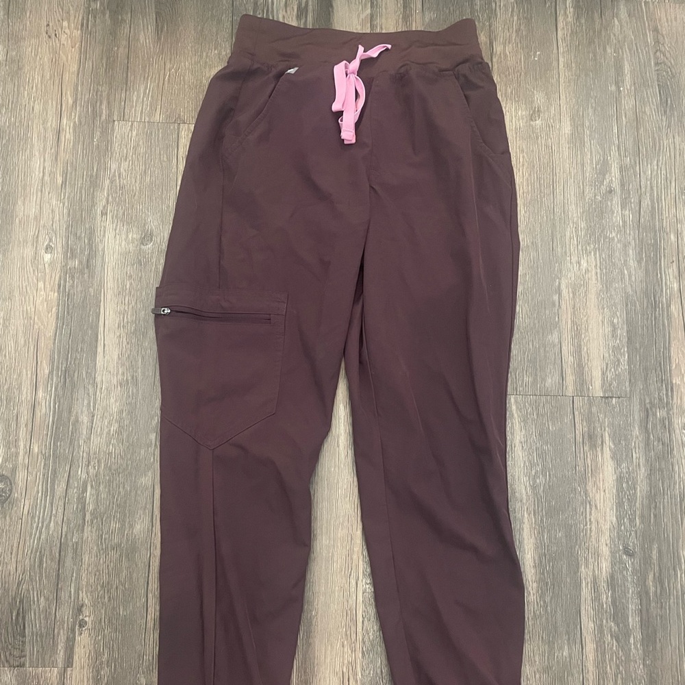 Figs XXS PETITE high waisted Zamora scrub bottom in great condition!